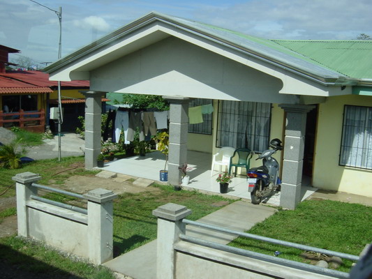 Road To Arenal Houses 1.JPG