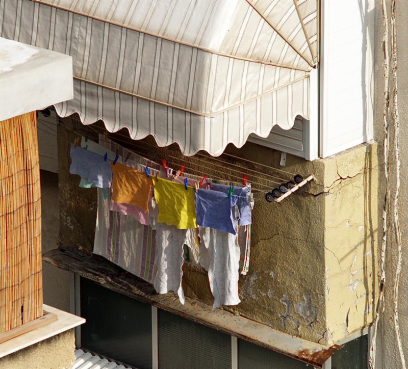 awning laundry.JPG