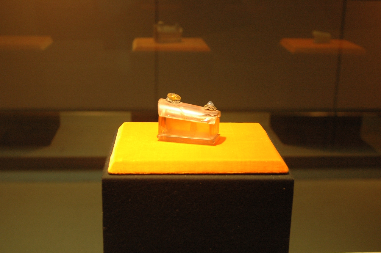 Container of Sacred Bone of Buddha, Famum Monastery