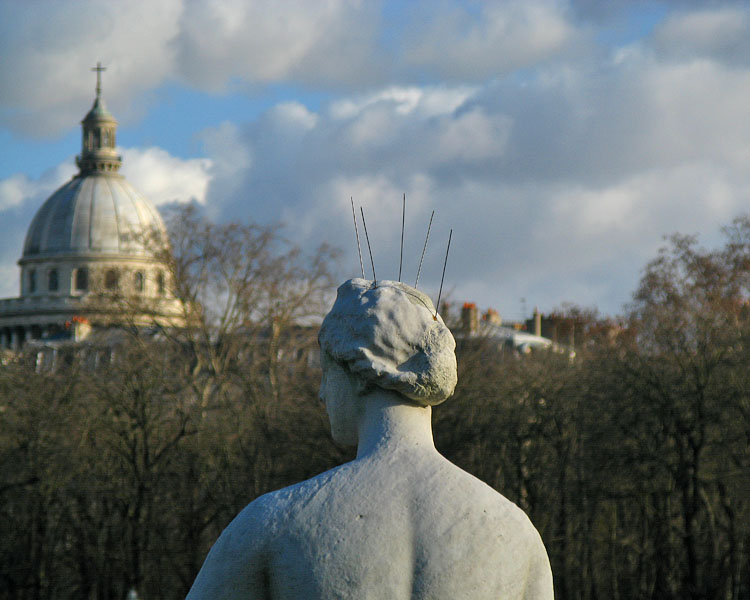 Nekkid woman mit shpilkes