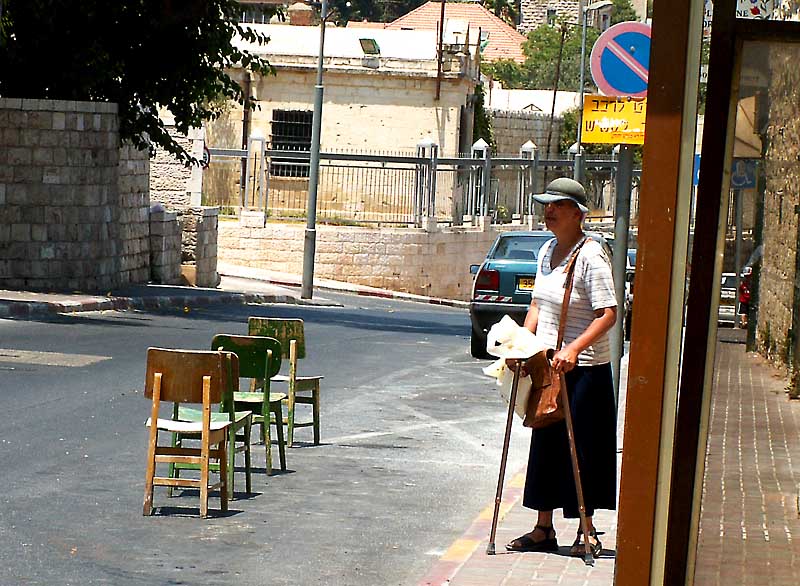 NO PARKING, NO SITTING