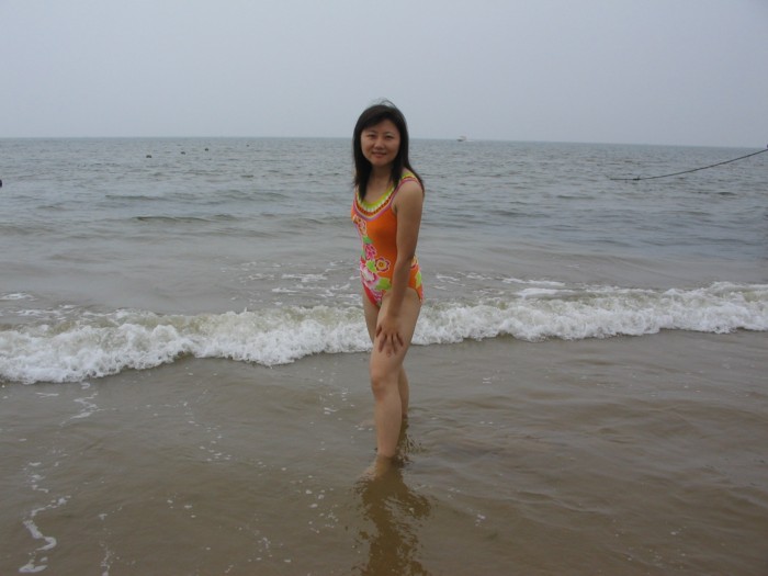 swimming in beidaihe.JPG