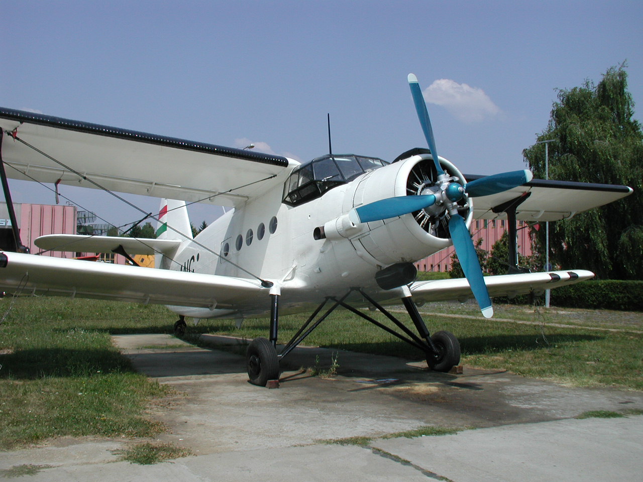Antonov 2 - Kaposvri reptr (Avio antigo)