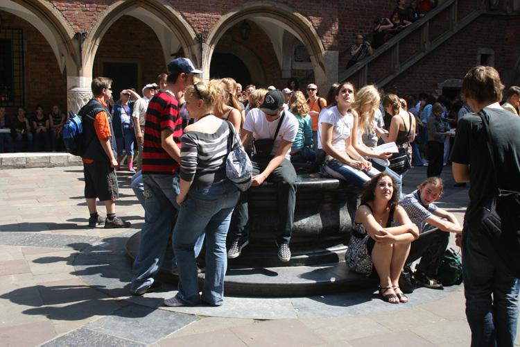 Collegium Maius - well at courtyard