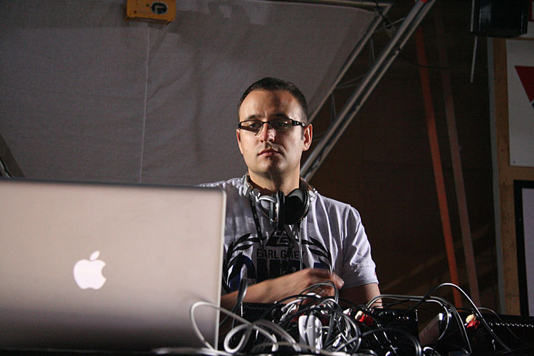 Dj