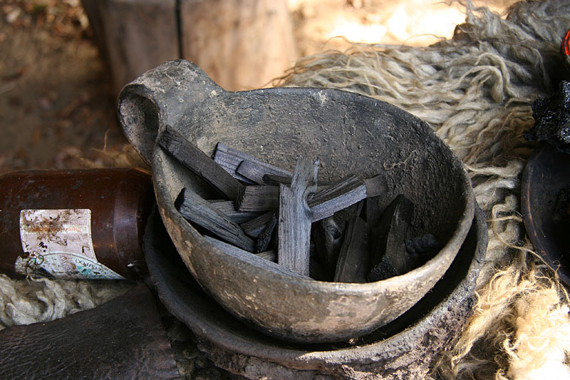 Wood tar and pitch stand