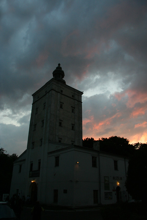 ...Sun has reached, evening is coming...
