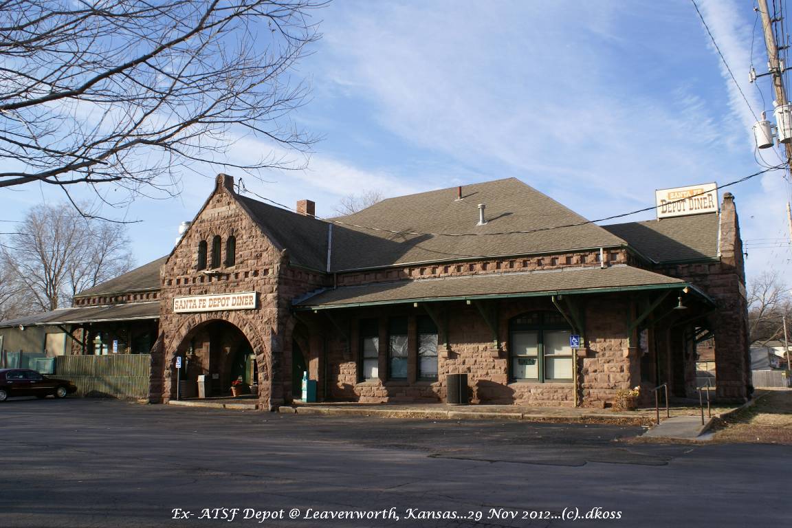 Ex-ATSF Leavenworth KS depot 001.jpg