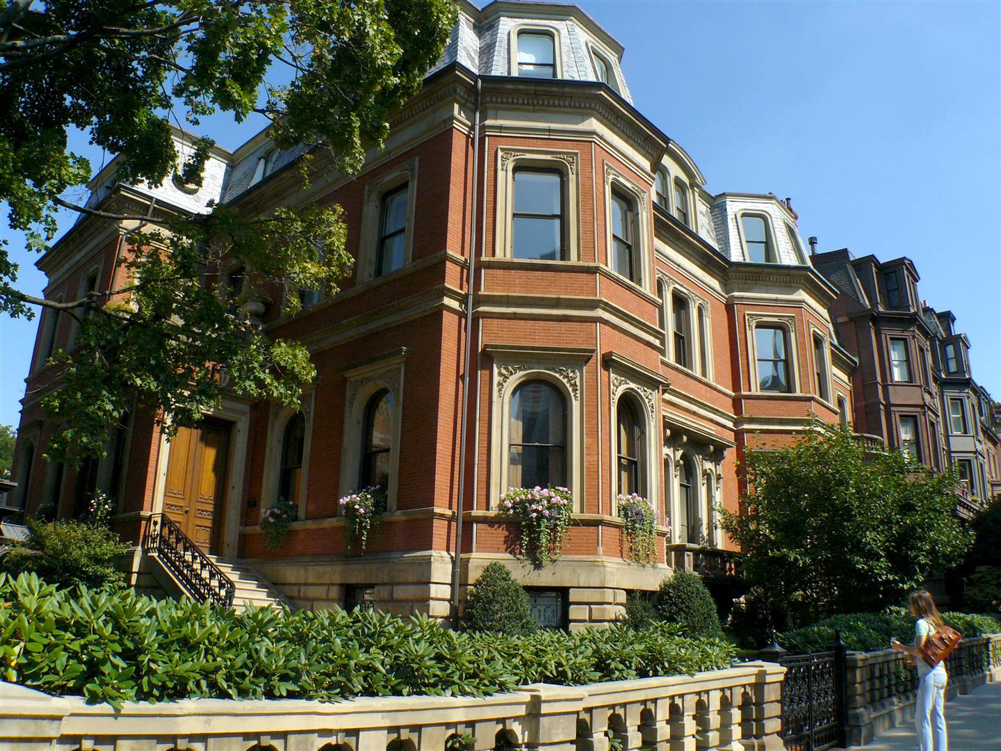 537 Commonwealh Ave.jpg