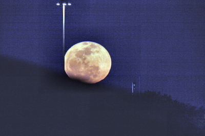 Moon full small.jpg