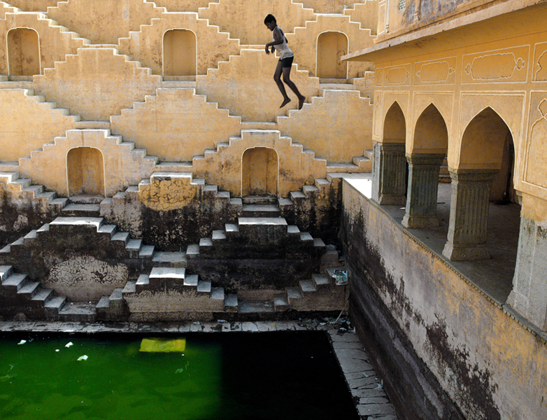 Jumping into the Panna Mia baori, Amber (homage to Claude Renault).