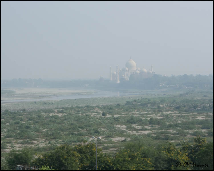 6105 Taj Mahal seen from Red Fort.jpg