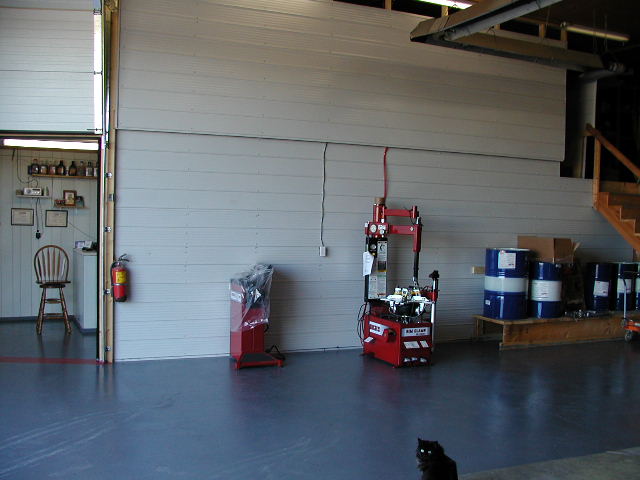 New Coats 200/EX tire changer and 700 Ballancer.JPG