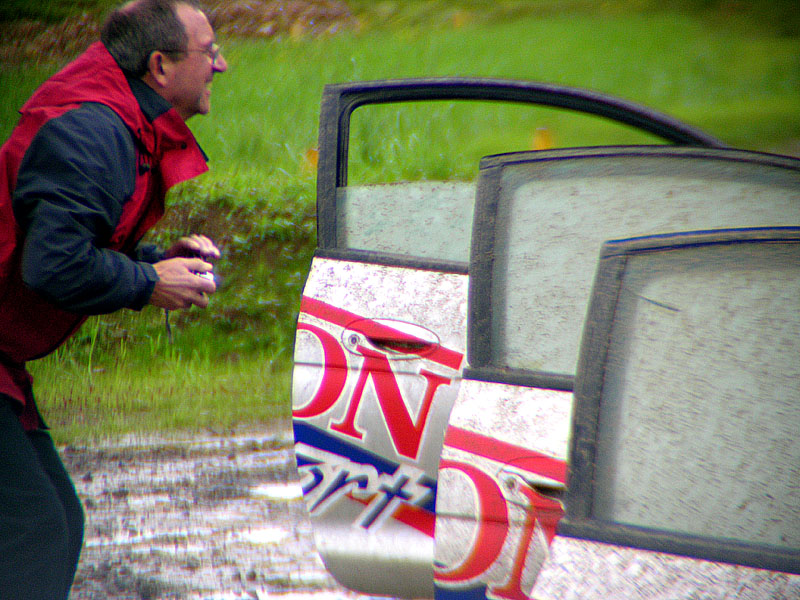 Algernon was pleased<br>with the progress of the UK<br>Olympic synchronized car<br>door-opening squad.<br>29 May 2006 (255)