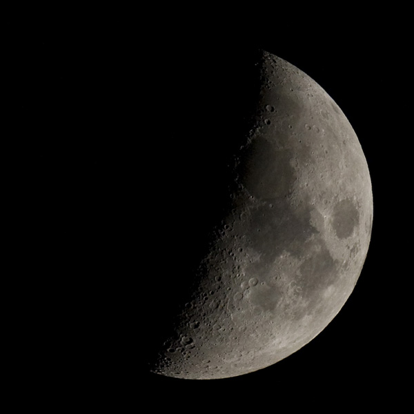 moon09088581 8x8x75.jpg