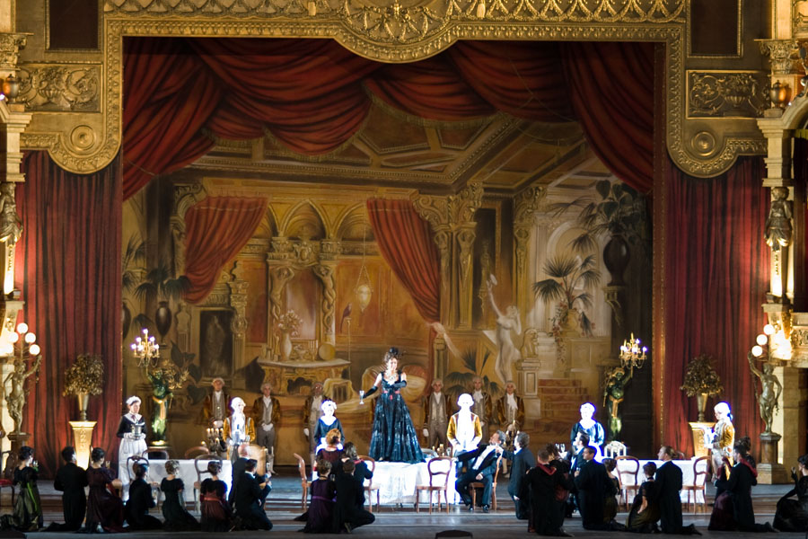 latraviata2.jpg
