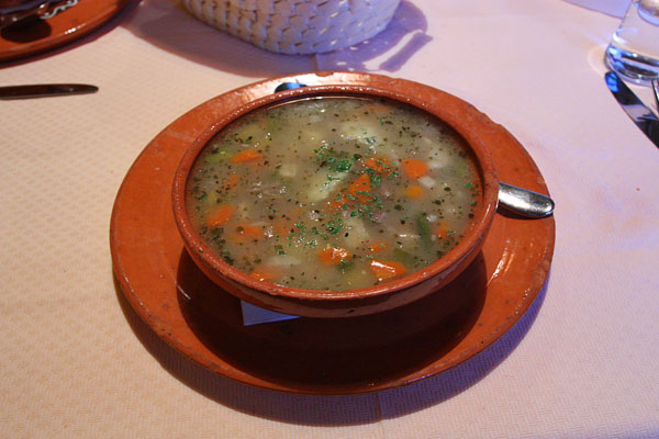 Telečja obara z drobnjakovimi ličniki: Veal stew with chive dumplings