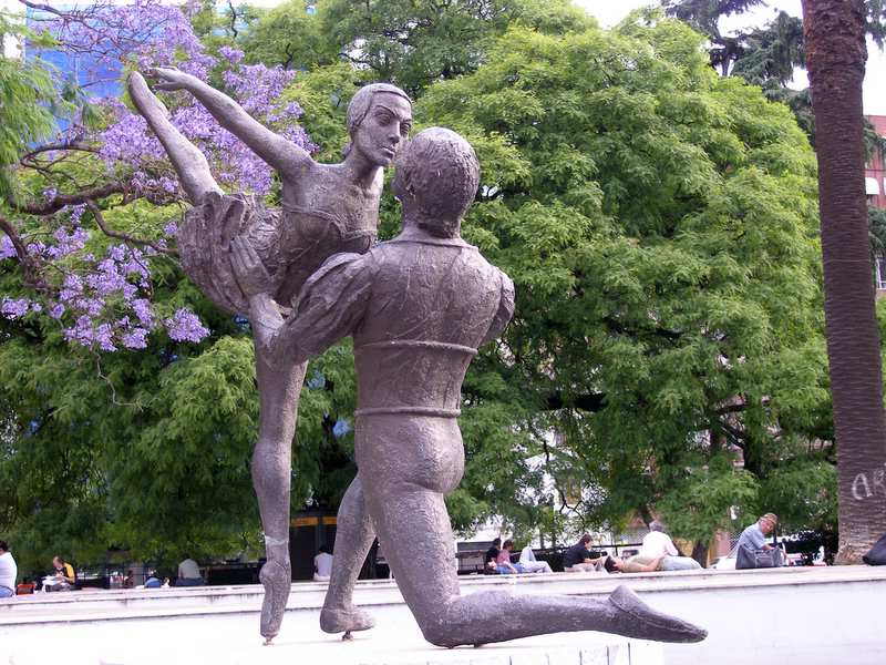 Tango even in the parks.jpg