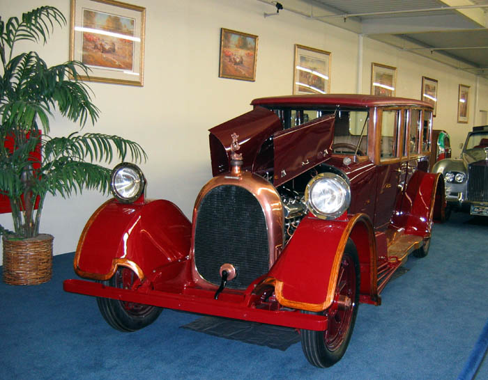 1921 Heine-Velox V-12 Limousine.