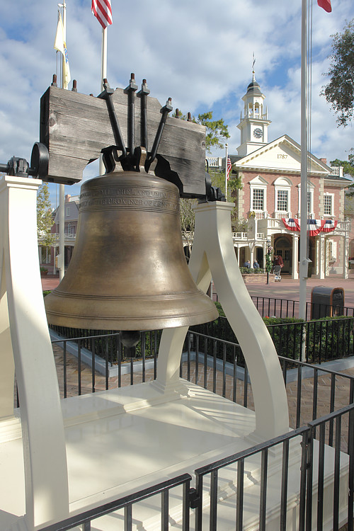 <b>Liberty Bell and the Hall of Presidents</b><br><font size=2>Magic Kingdom