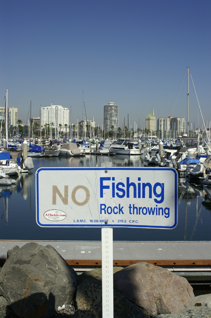 NO FISHING NO ROCK THROWING