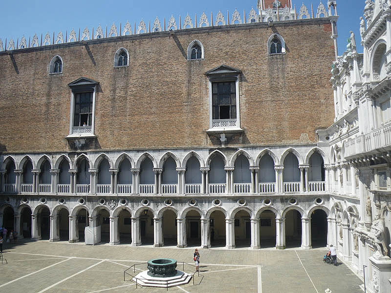  Courtyard, Palazzo Ducale