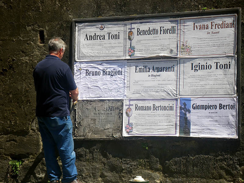 Pasting up the death notices, Castelnuovo