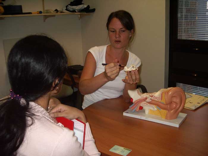 Speech pathologist explains how the cochlear works