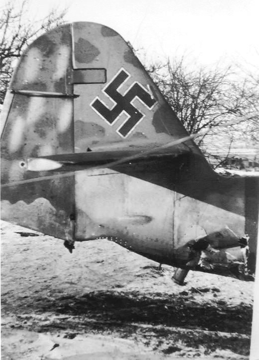 Tail section, the tail wheel is missing