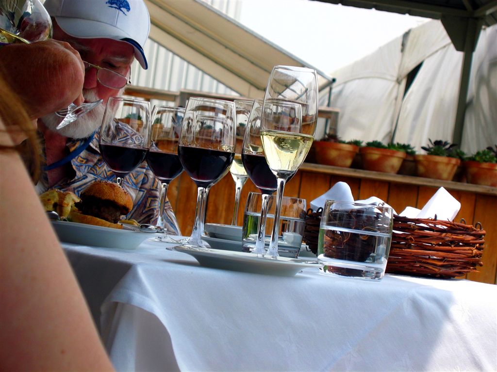 Puzzle,-Total number of glasses ?!  Niagara, Ontario