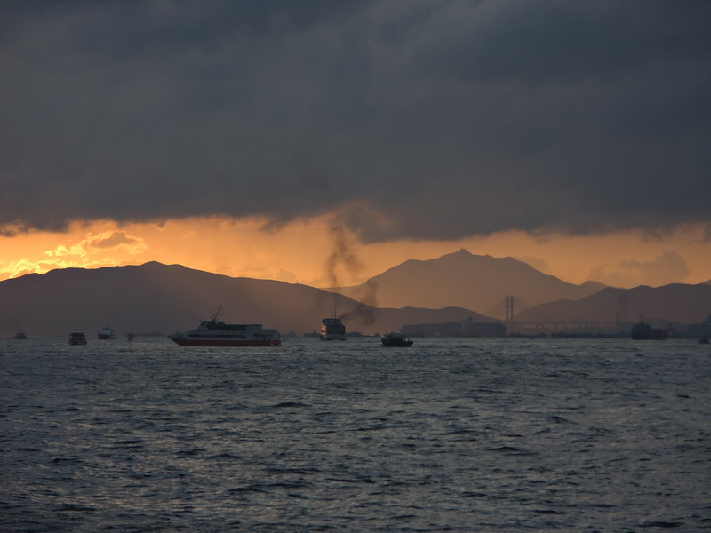 20050516 029 Sunset on Victoria Harbour hh 12 b.jpg