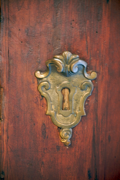 Door knockers, knobs & locks