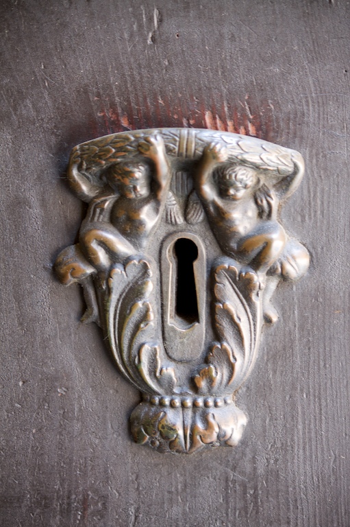 Door knockers, knobs & locks