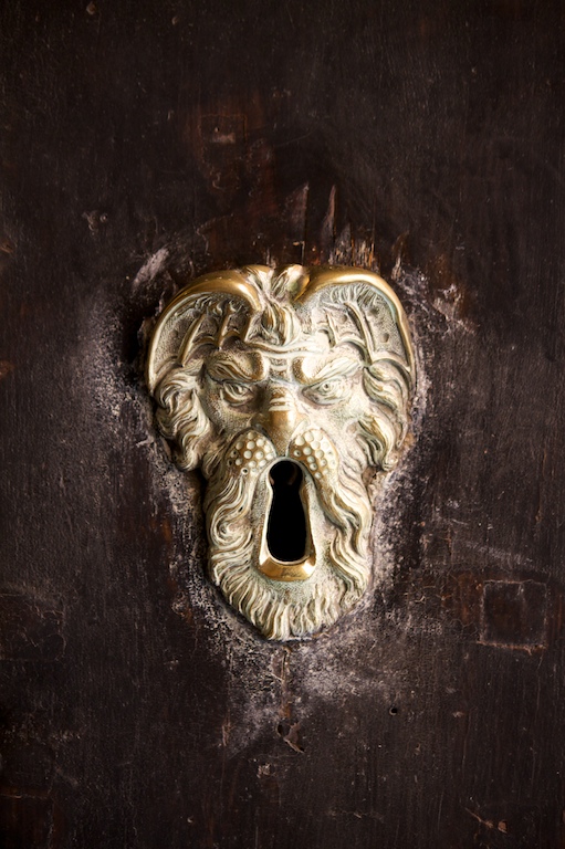 Door knockers, knobs & locks