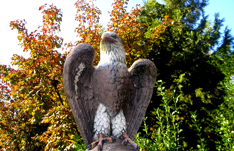 Garden City gate ornament
