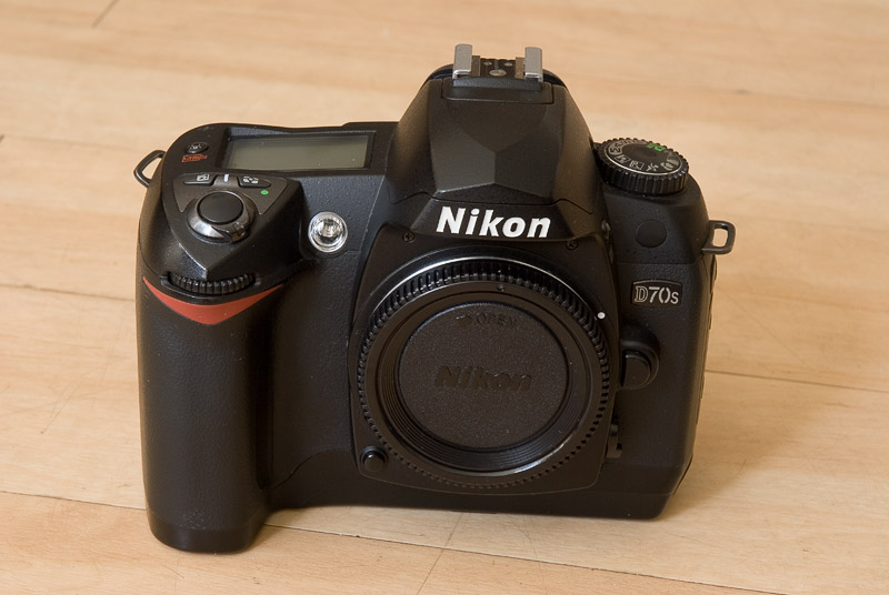 Nikon D70s Front