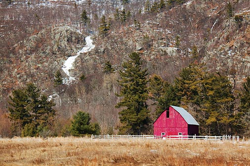 Barn Near Luskville Falls 14681