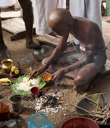 Ritual for the anniversary of a fathers death in Srirangam, Tamil Nadu.