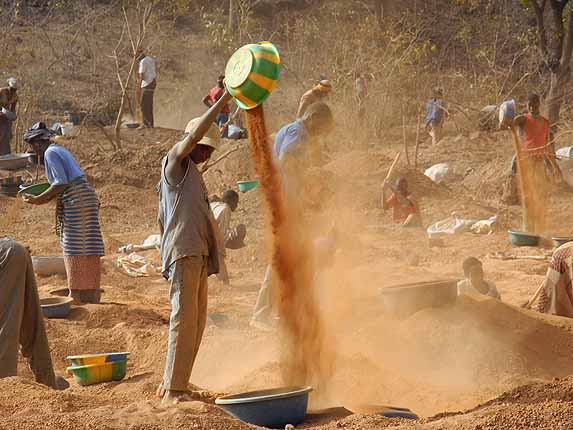 Gold mining between Gaoua ond P, Centre-Sud Region, Burkina Faso