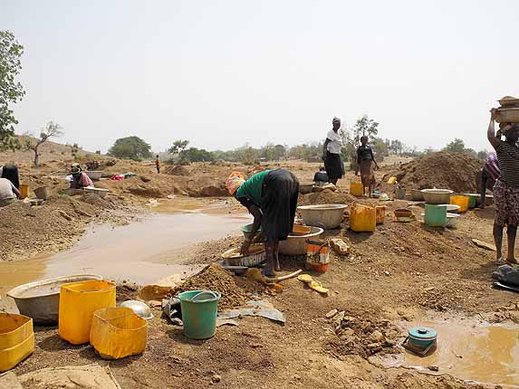 Gold mining at Kassola, near Tibl, Centre-Sud Region, Burkina Faso
