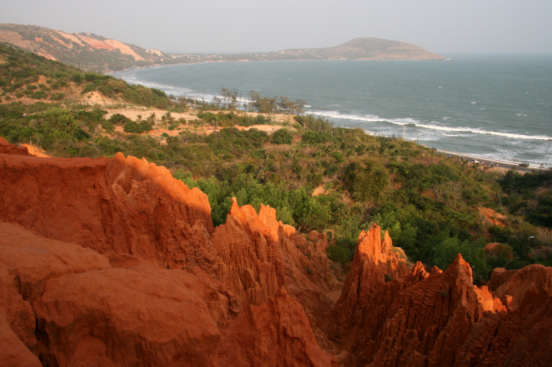 Les falaises de roche ocre