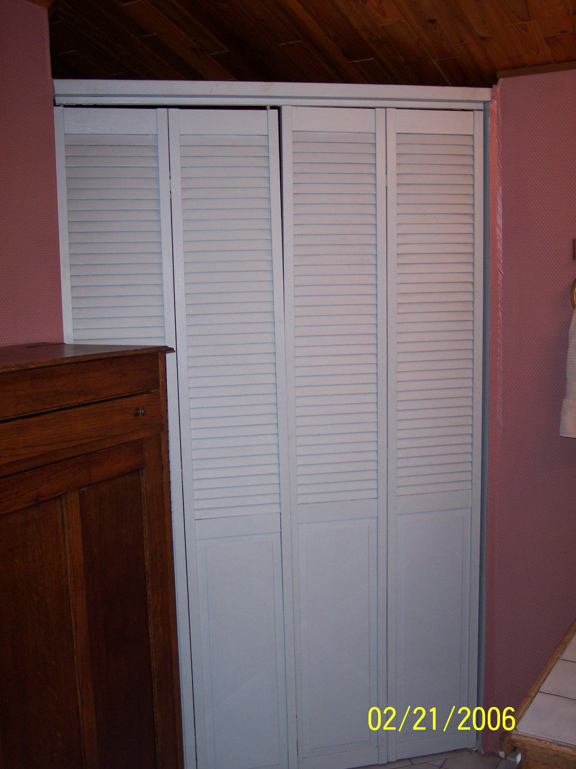 0206MasterBathBefore_2428.JPG