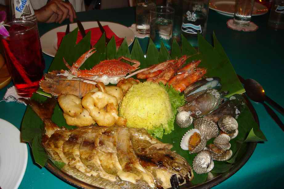 Heres my seafood platter for ONE person.  525 baht!  see above (#1) for description of the plate