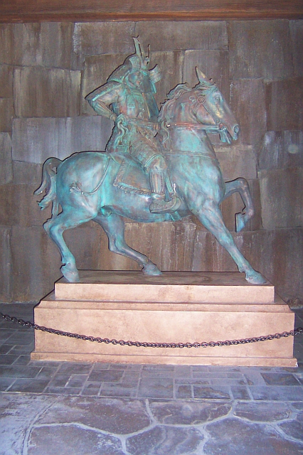 EpcotFlowerGardenJapanStatue2.jpg