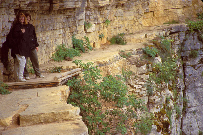 Vikos272GorgeEdge.jpg