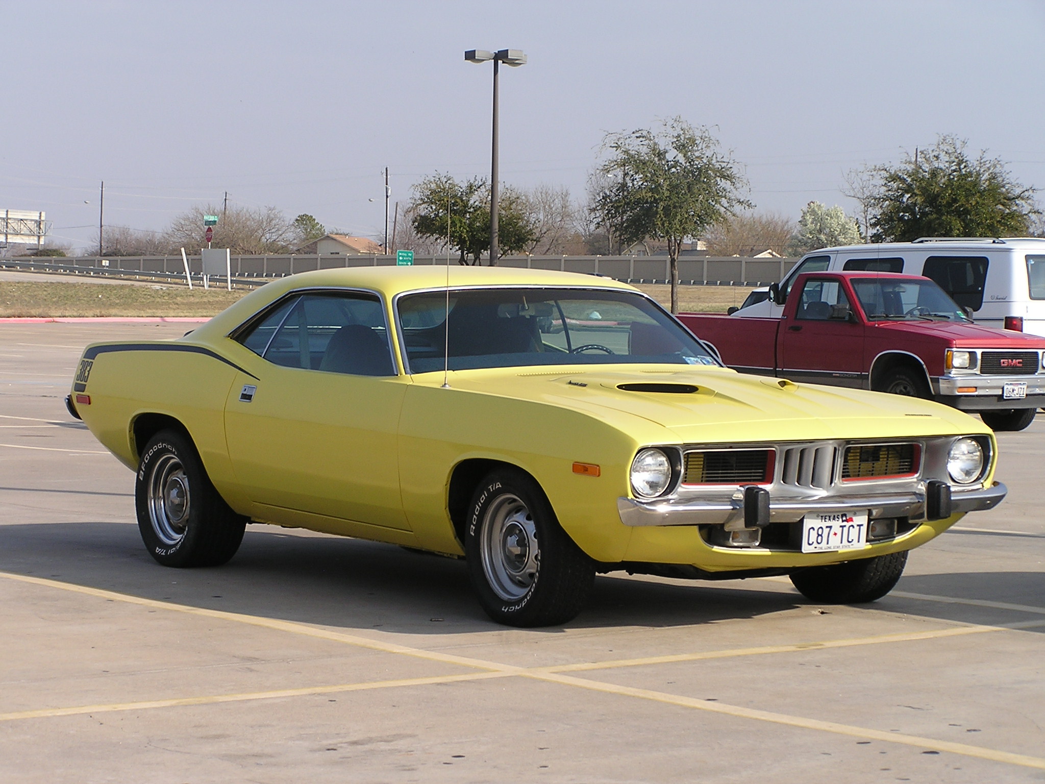Yellow Cuda 383.JPG