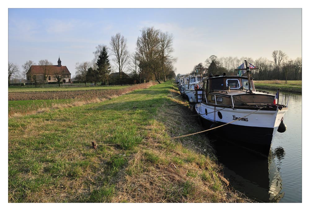 au bord du canal