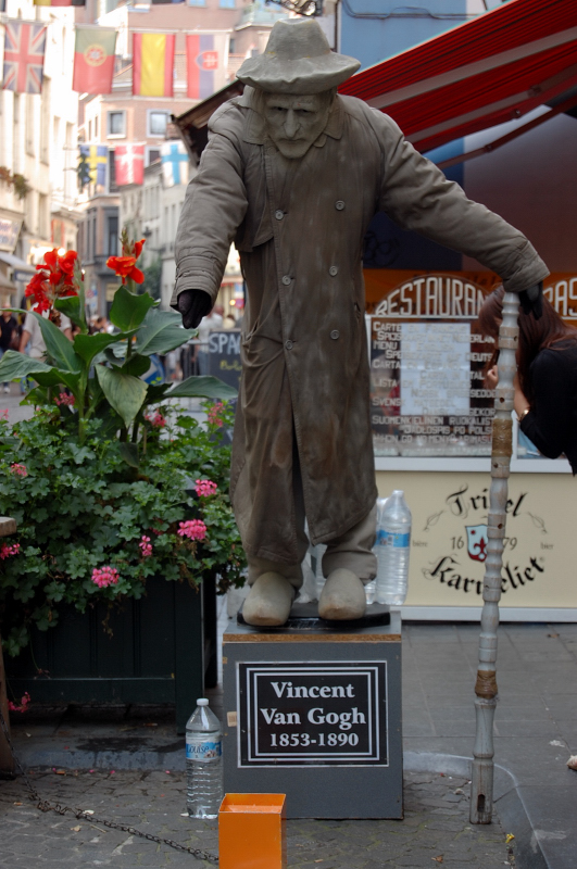 Vincent van Gogh statue