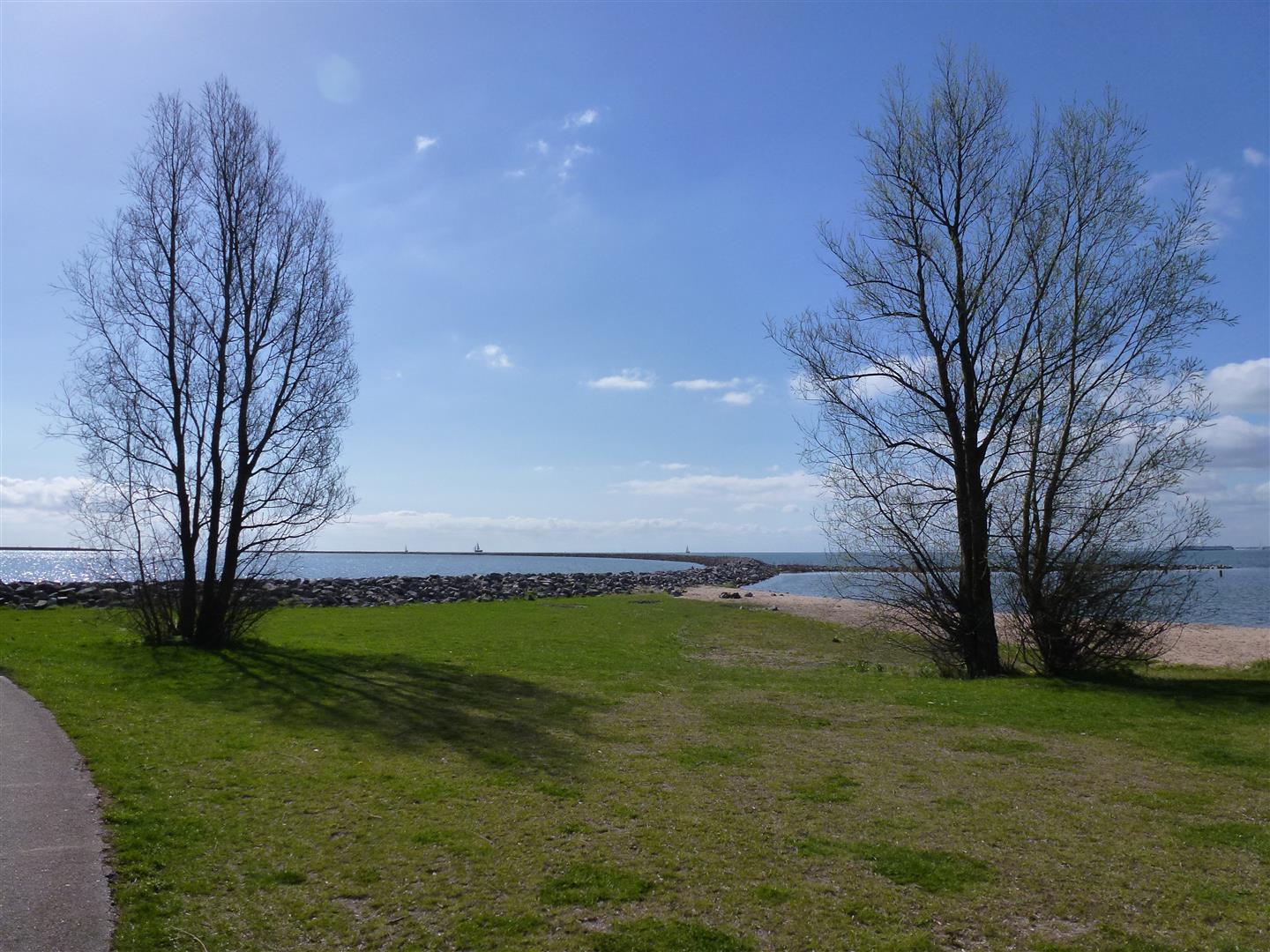 zicht op  IJsselmeer