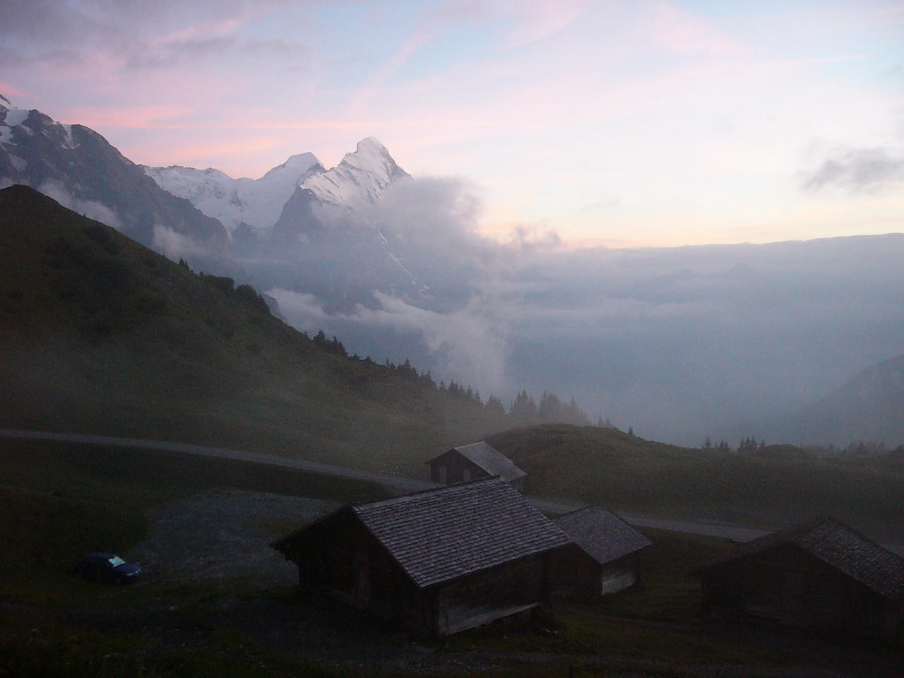 Uitzicht Grosse Scheidegg op Monch en Eiger in de avond